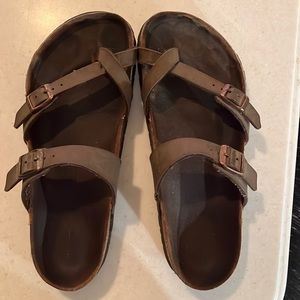 Birkenstock Mayari Sandel in Mocha. Size 38.